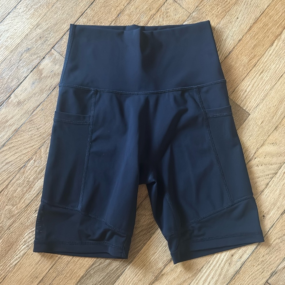 Aerie Chill Play Move Black Bike Shorts - Small